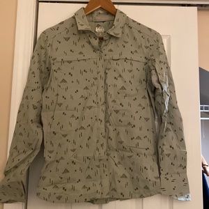 Like New REI WOMENS shirt